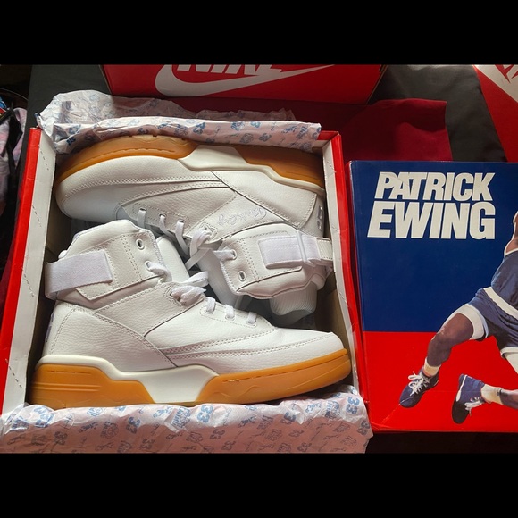 Athletic_Shoes